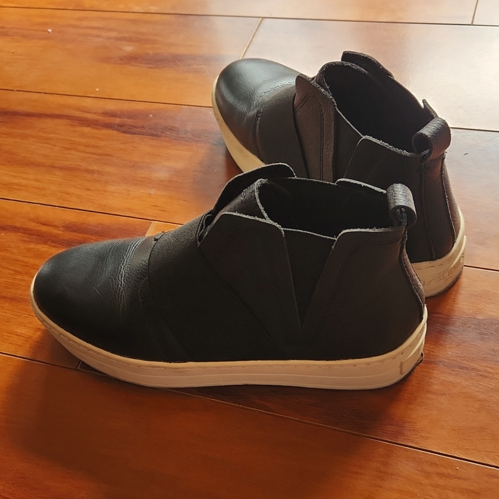 J Slides Women's 6.5 Holland Platform Black High Top Sneakers Leather Shoes